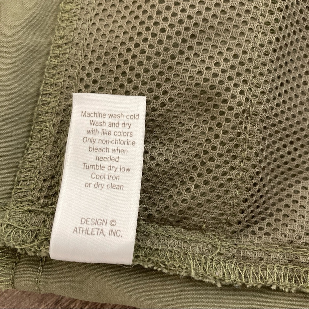 Athleta Women’s Bermuda Hiking Green Mesh-Lined Shorts Sz S - Picture 12 of 15